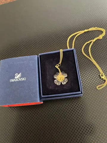 Swarovski 꽃 모티브 목걸이