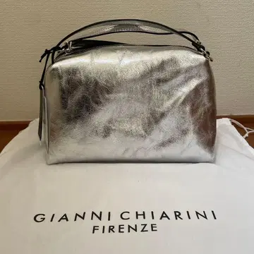 [ 새상품 ] GIANNI CHIARINI 실버 숄더백