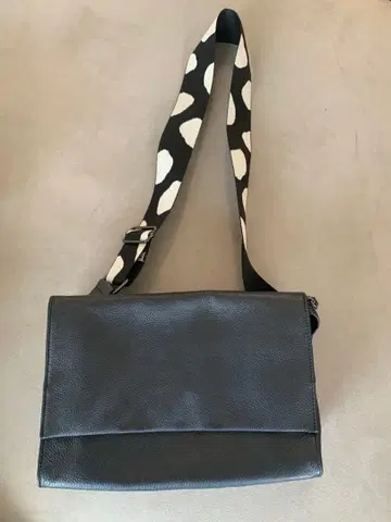 ear PAPILLONNER 달마시안 패턴 숄더백