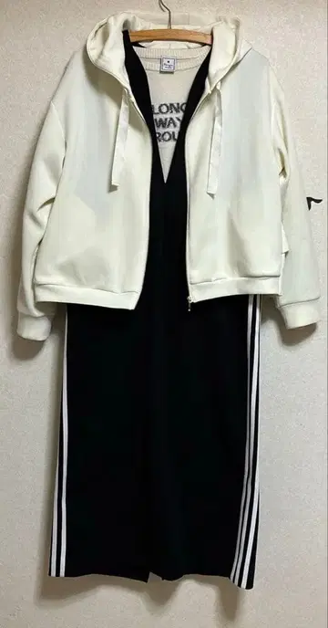 부기우기 후드티 & 사이드 라인 스키퍼 오버롤 스커트 2세트