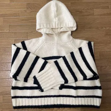 ZARA 숏 기장 후드 부착 스웨터 L