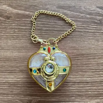 세일러문 USJ 하트 컴팩트