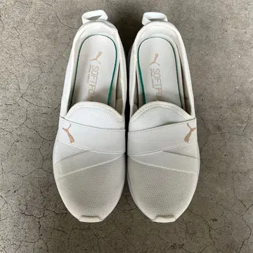 PUMA 소프트폼 화이트 슬립온 24.5cm