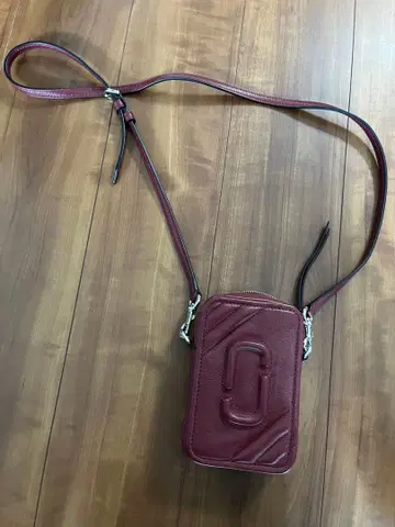 마크 제이콥스 버건디 숄더백