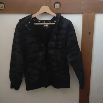 새상품급 [ 남성용 S 사이즈 ] NEW ERA 후드티