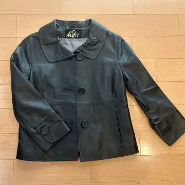 블랙 라무 가죽 자켓 버튼 포함 Creazioni Maria