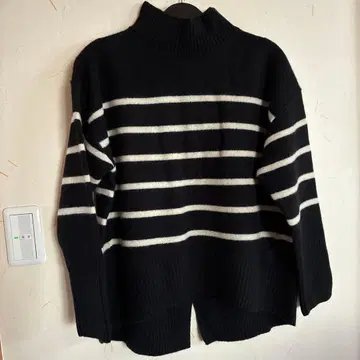 UNFILO 블랙 보더 캐시미어 니트 S 사이즈 택 포함 새상품!