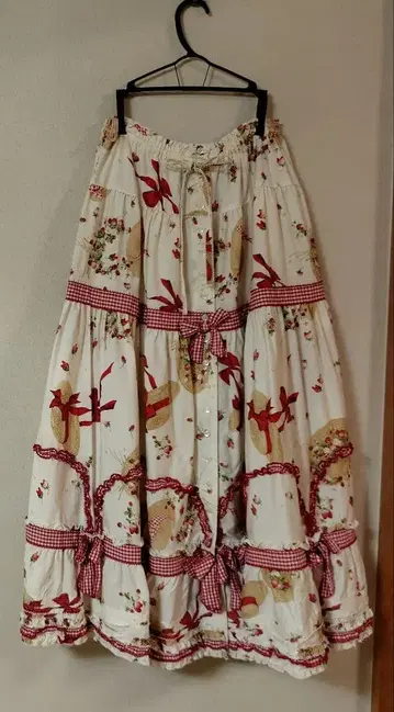 스트로베리 햇 롱 스커트