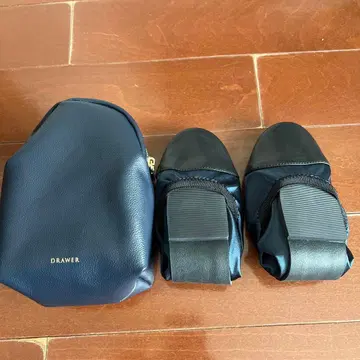 DRAWER 네이비 슬리퍼와 파우치 세트