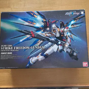ZGMF-X20A 스트라이크 프리덤 건담 퍼펙트 그레이드