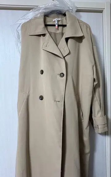 베이지 트렌치코트 더블