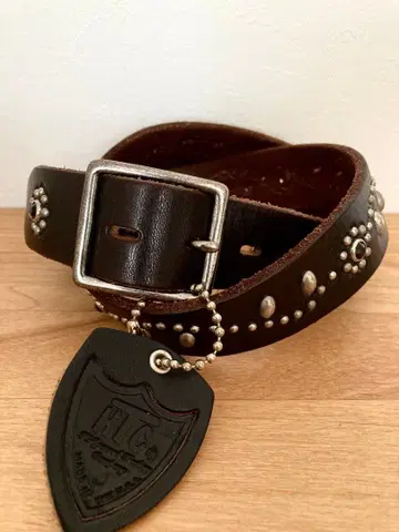 HTC 플라워 스터드 가죽 벨트 블랙스톤