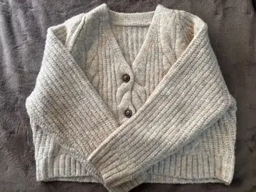 블루이스트 울 케이블 니트 가디건 베이지