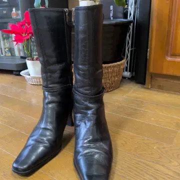 블랙 지퍼 달린 숏부츠