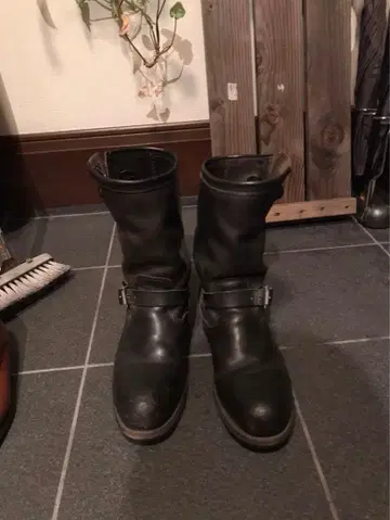 블랙 가죽 엔지니어 부츠 버클 포함