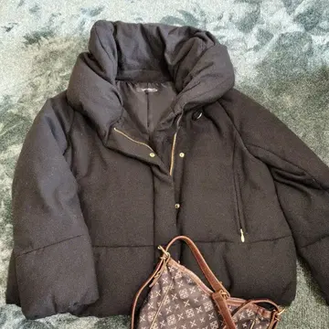 UNIVERVAL MUSE 다운 자켓 블랙