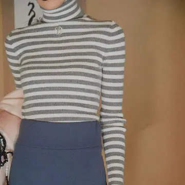 Bibiy. 'B' BORDER KNIT