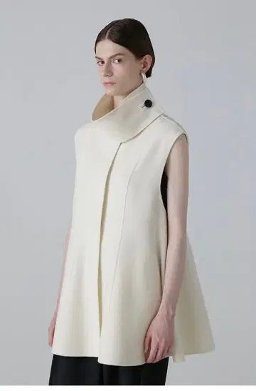 어도어 미사용 새상품 시착만 한 상품 울 베스트