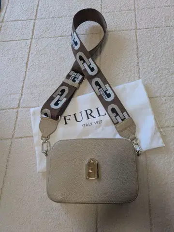 훌라 숄더백 라이트 베이지