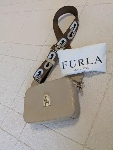 훌라 숄더백 라이트 베이지