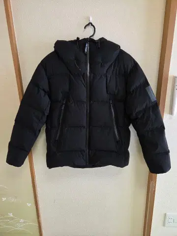 CAMP7 블랙 다운 자켓 후드 부착