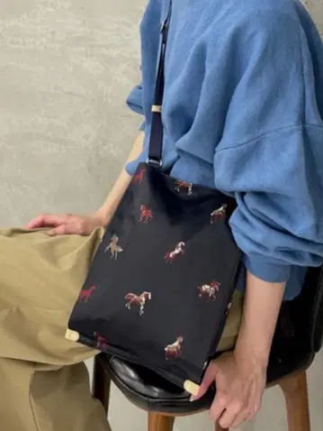 러셋 숄더백 말 패턴 블랙