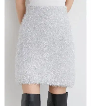 LILY BROWN 플러피 라메 니트 스커트