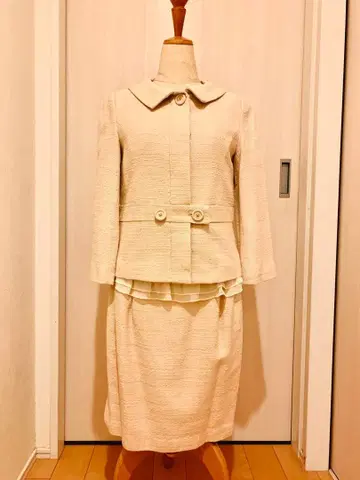 LADY LUCK LUCA 크림색 원피스 수트 셋업