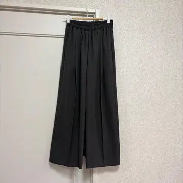 새상품급. 토라노이 그레이 와이드 팬츠 M 사이즈