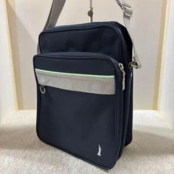 [ 새상품급 미사용 ] EAST BOY 네이비 숄더백