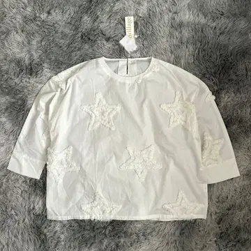 별 자수 화이트 오부소매 상의 루즈핏