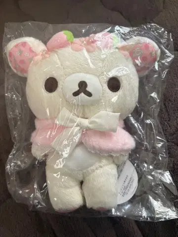 산엑스 코리락쿠마 꽃 왕관 딸기 앉은 봉제 인형