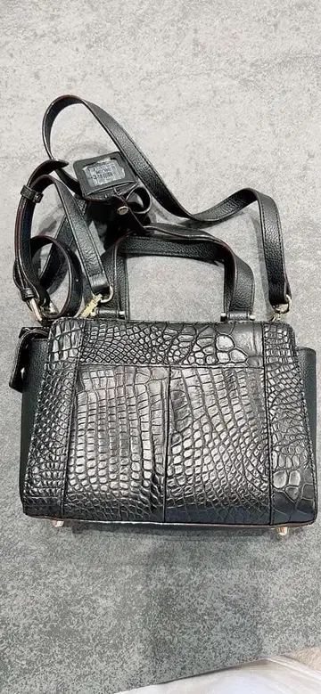 ROOTOTE 크로커다일 패턴 블랙 숄더백