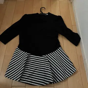 BORDERS at BALC 5부 소매 상의 스트라이프 스커트