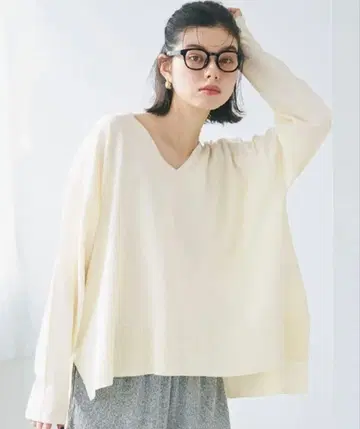 coca 코카 스폰디쉬 니트 V넥 상의 아이보리 미사용 새상품