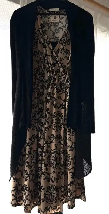 꽃무늬 원피스 V넥