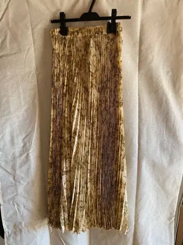 CLOVE 플리츠 스커트 M 사이즈 베이지 계열 마블