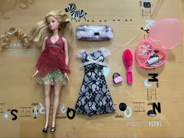 바비 인형 바비 인형 다양한 옷 갈아입기 포함