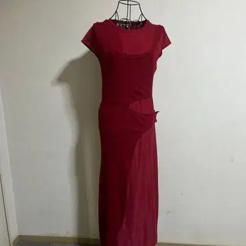 UN3D. 레드 롱 원피스