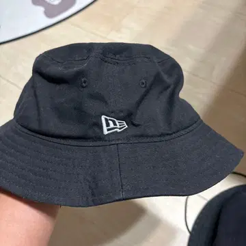 블랙 버킷햇 자수 로고 포함