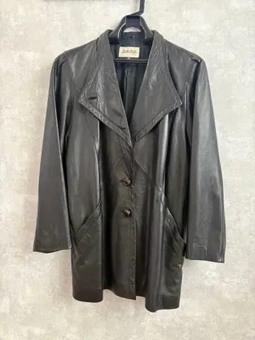 JHAJHA 블랙 가죽 코트