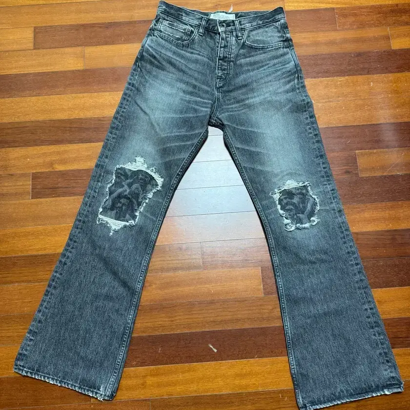 DAIRIKU Damage Flare Denim Pants Black on Bunjang Global Site. DAIRIKU Damage Flare Denim Pants Black on Bunjang Global Site.