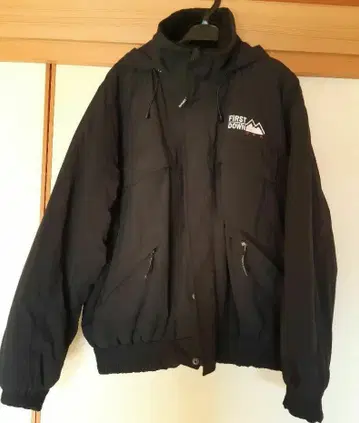 FIRST DOWN 리버서블 보아 플리스 후드 부착 블랙 자켓