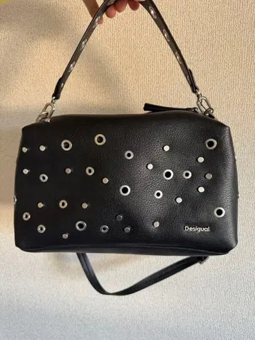 Desigual 스터드 장식 블랙 숄더백
