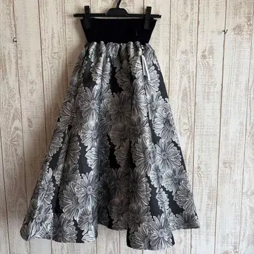 새상품 fennel 정가 2만 4000엔 썬플라워 패턴 볼륨 스커트