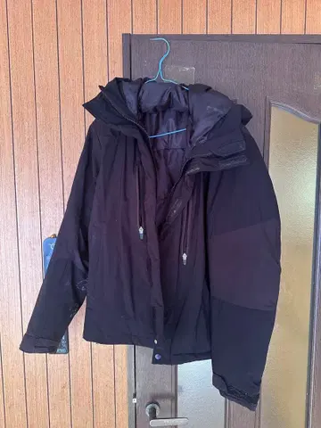 블랙 다운 자켓 탈부착 후드