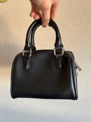 SLY 블랙 핸드백 탈부착 스트랩 포함