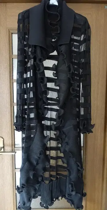 프릴 달린 롱 가디건 (블랙)