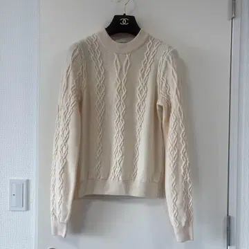 새상품급 칼벤 울 크루넥 케이블 니트