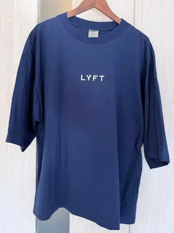 Lyft 18 로고 엑스트라 빅 티셔츠